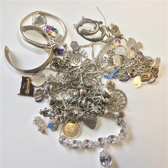 Quantity of mainly silver jewellery